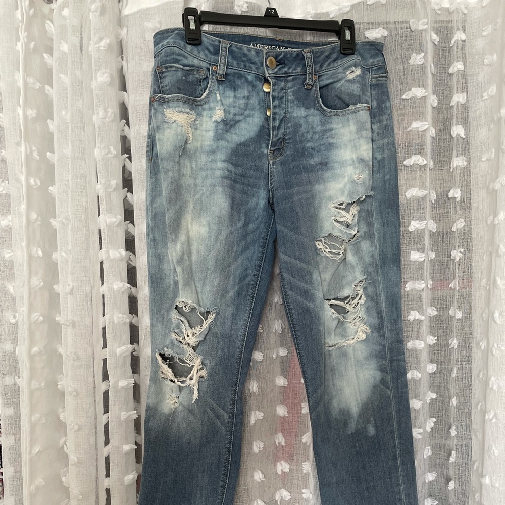 American Eagle distressed jeans TomGirl